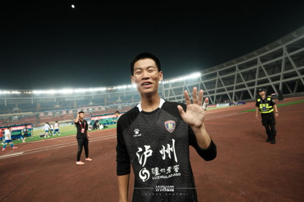 创通网 泸州窖香队门将范德顺:我想为泸州做出贡献